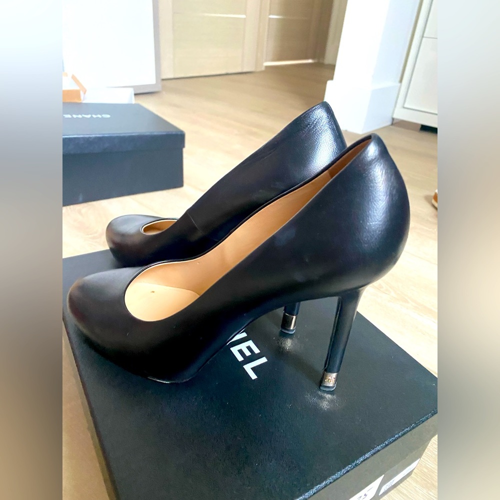 Authentic Chanel Pumps